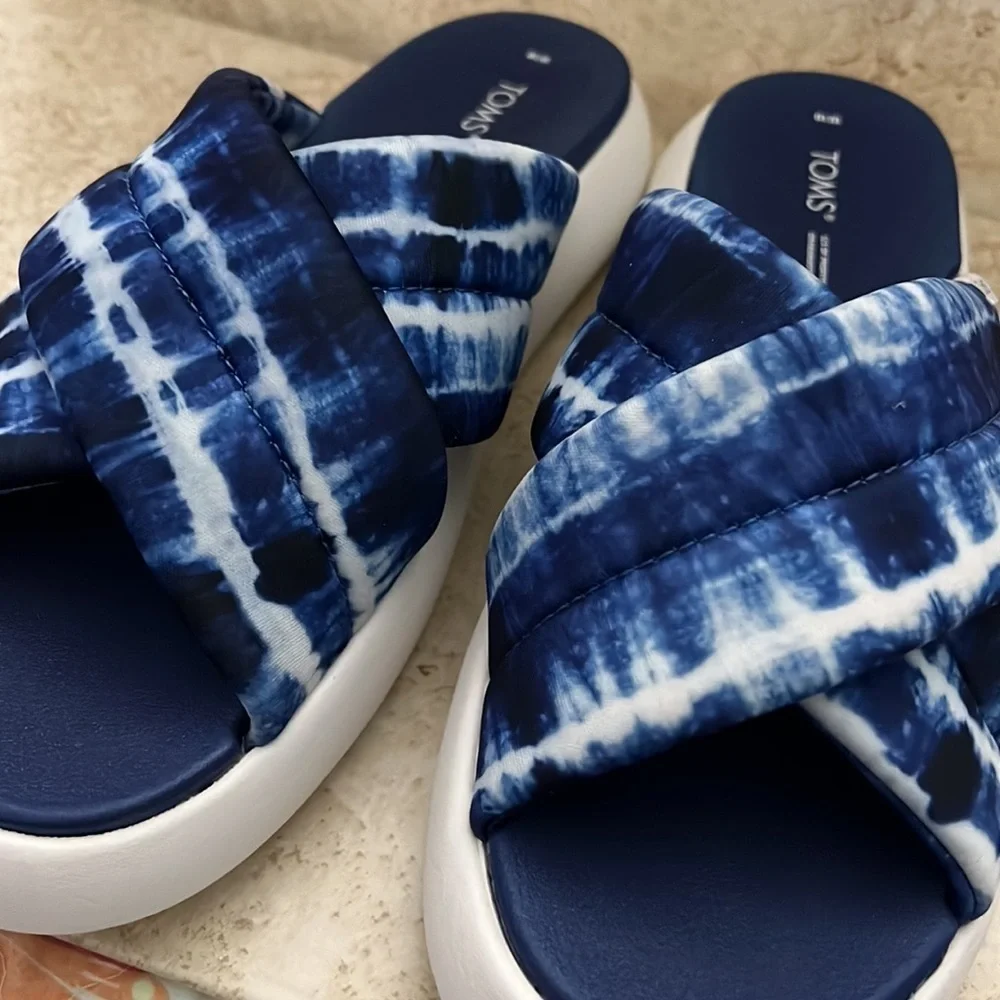 TOMS Alpargata Mallow Crossover Navy Batik Slides NIB sz 10